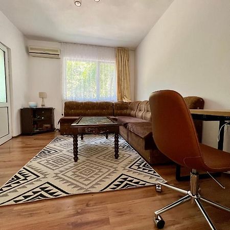 Compact City Center Apartment Kŭrdzhali Dış mekan fotoğraf